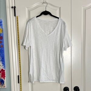 Chico's White V-Neck Slub Short Sleeve Tee size 2